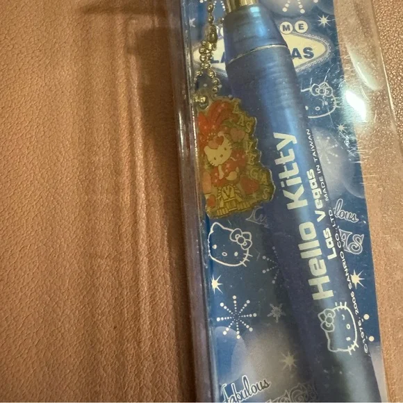 Hello Kitty Pens - Picture 3 of 5